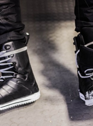 Snowboard boots